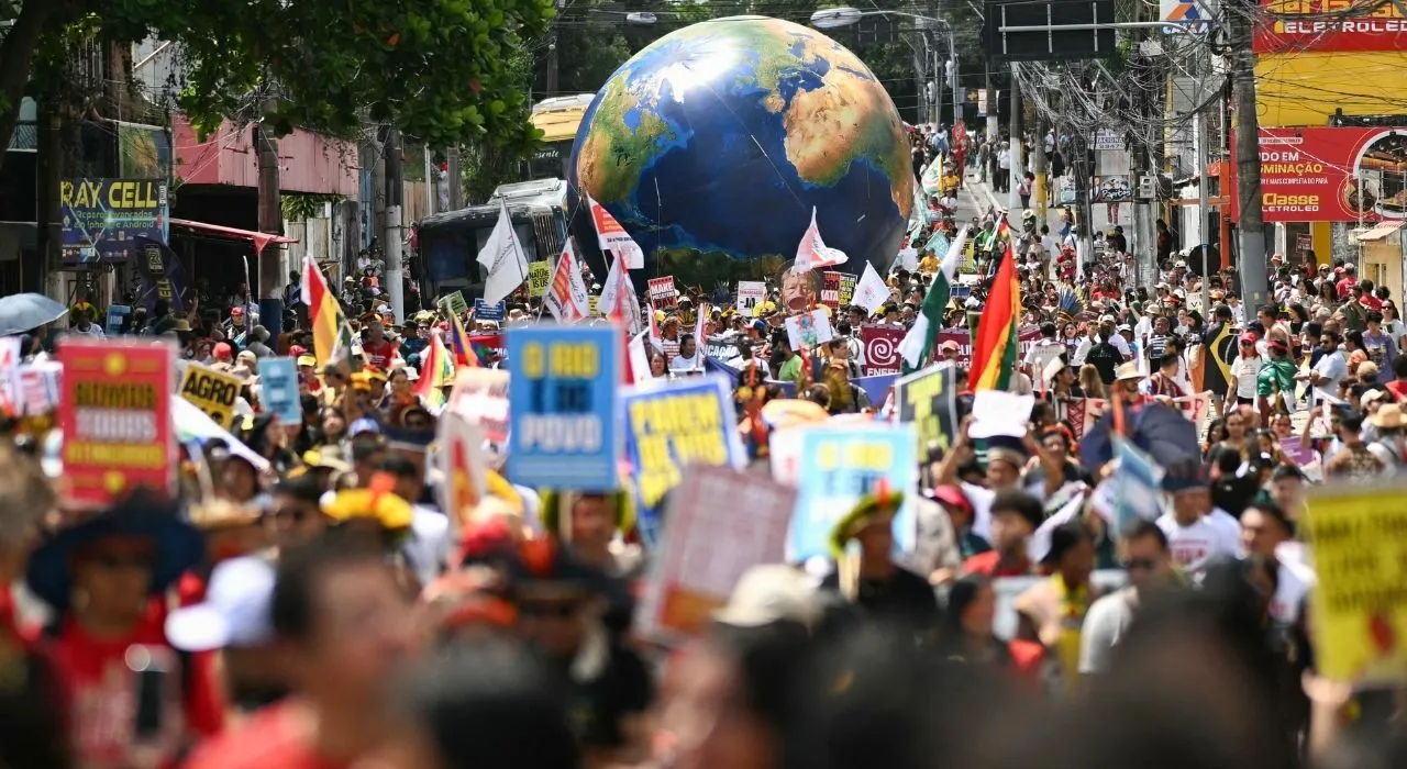 Movimientos y organizaciones de América Latina y el Caribe marcan el debate por justicia climática en Belém durante la COP30